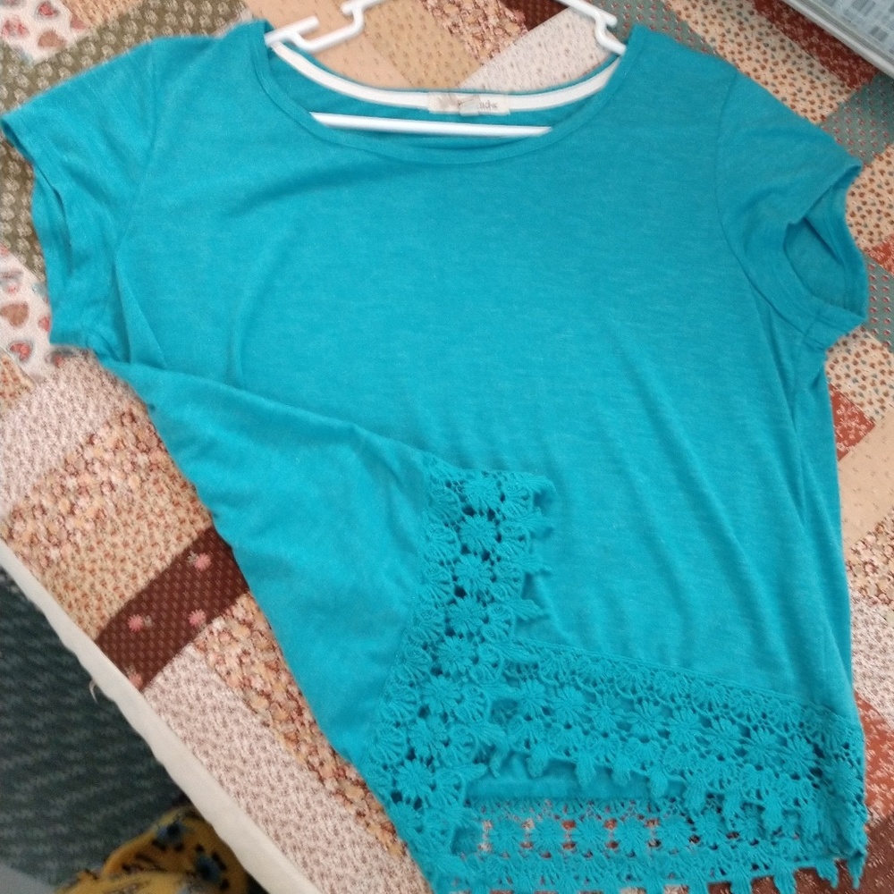 Ladies hi/lo top